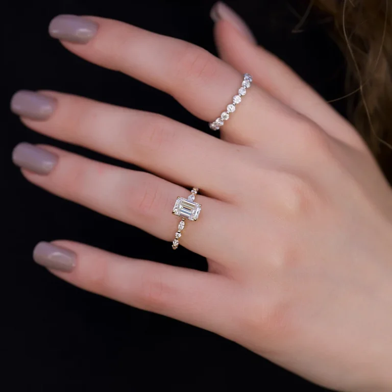 emerald and diamond ring